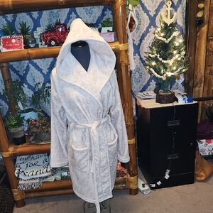 Danskin Plush Pink And White Robe